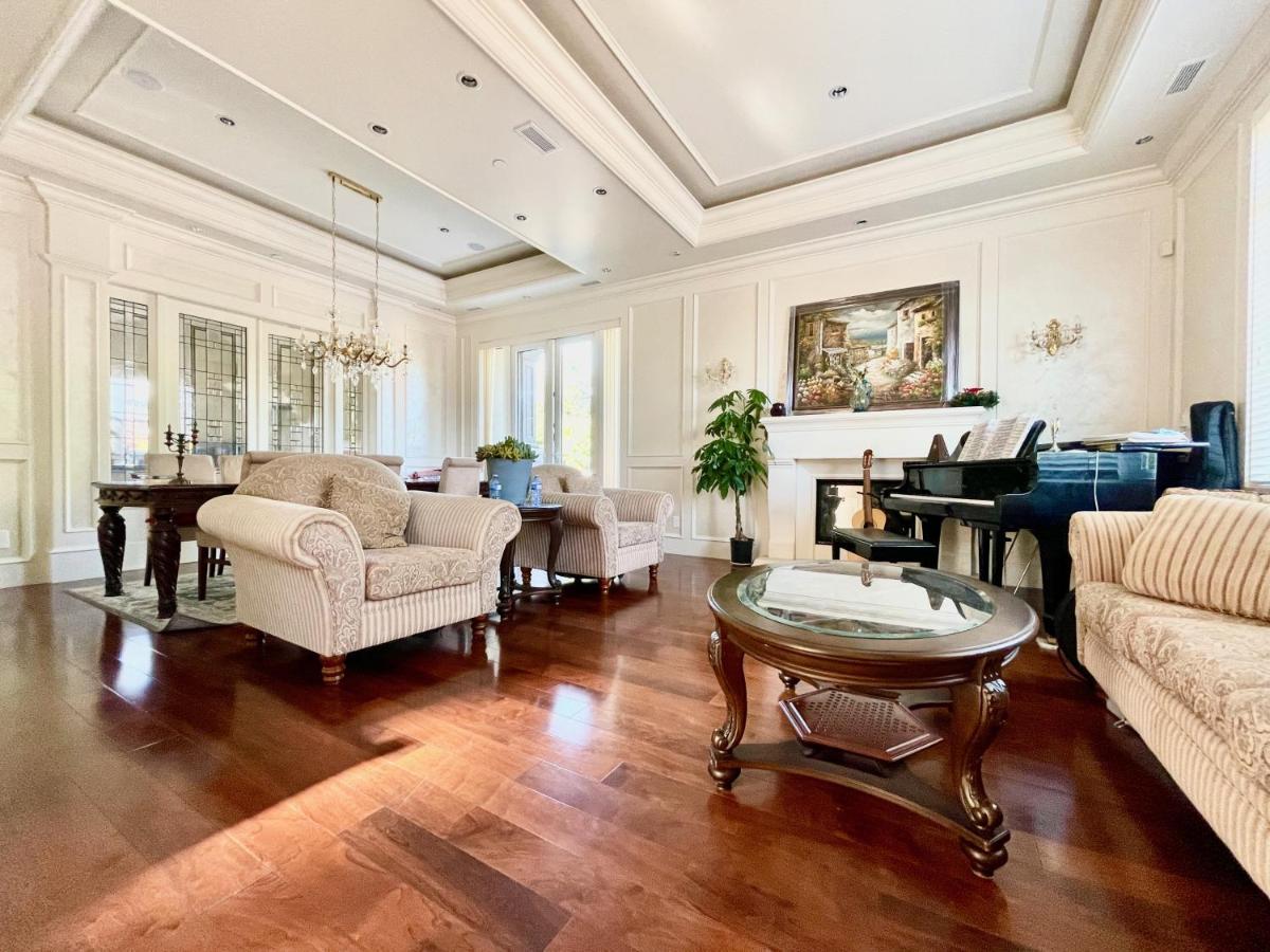 Vancouver Luxury Guesthouse ภายนอก รูปภาพ