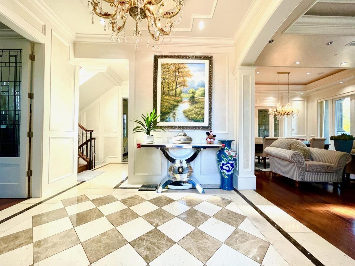 Vancouver Luxury Guesthouse ภายนอก รูปภาพ