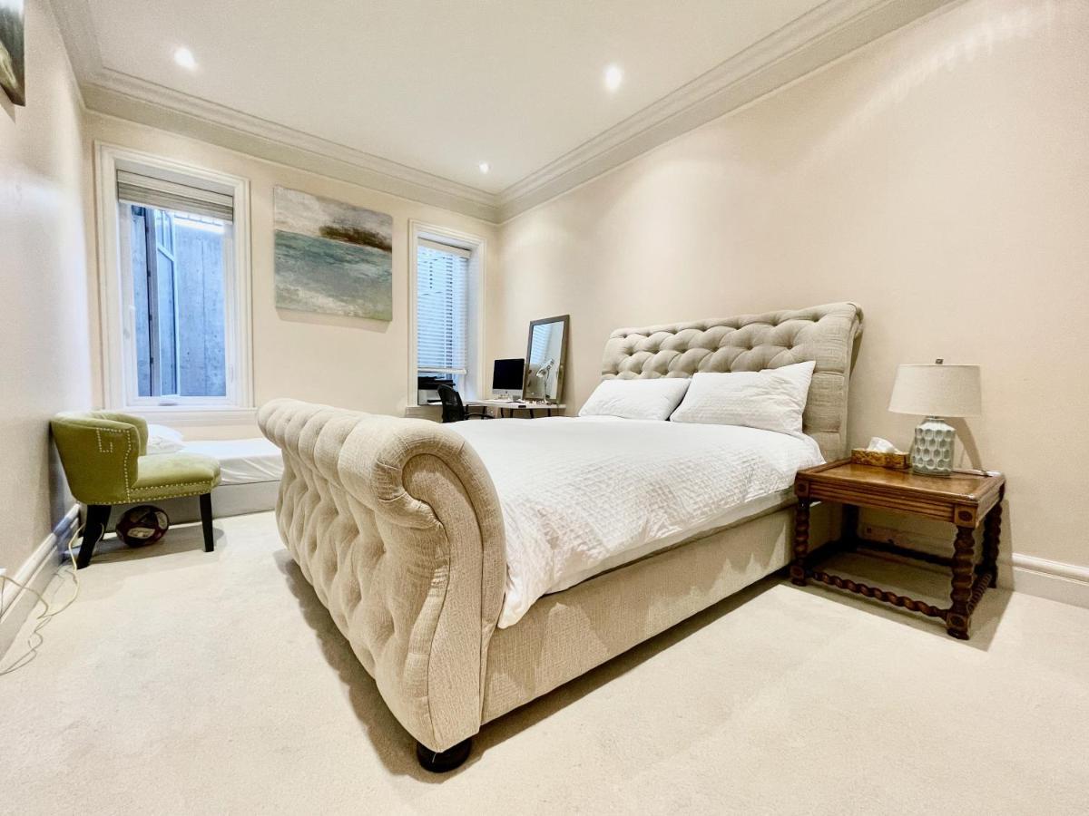 Vancouver Luxury Guesthouse ภายนอก รูปภาพ