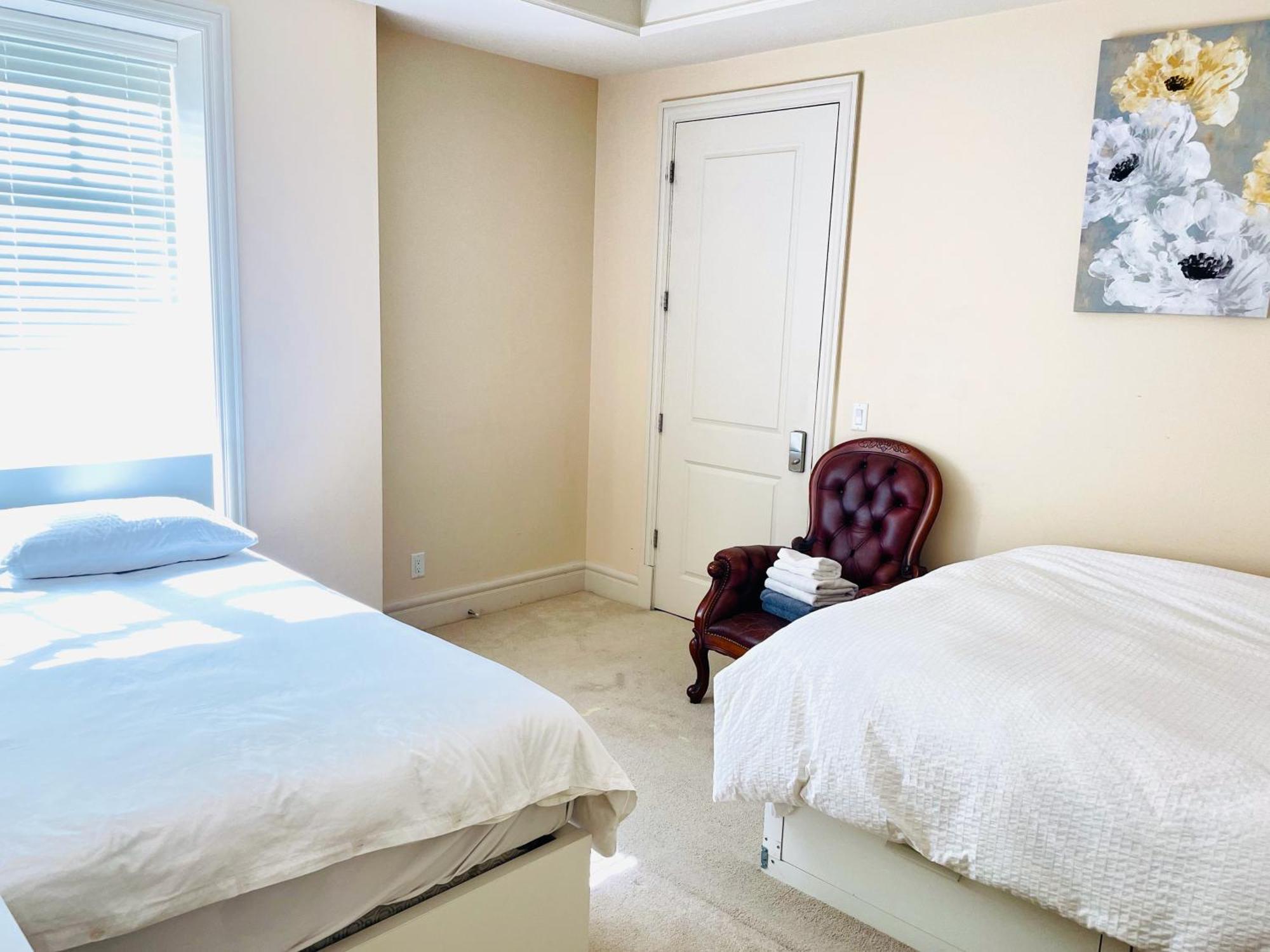 Vancouver Luxury Guesthouse ภายนอก รูปภาพ